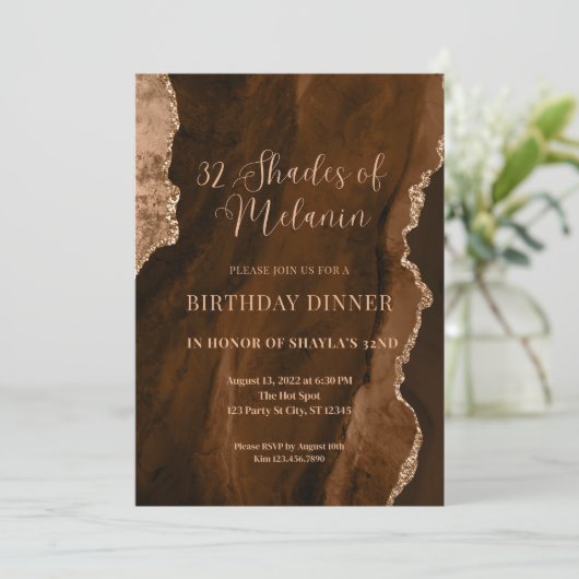 Bewerkbare tinten van melanine uitnodiging, bruine kaart (Staand voorkant)