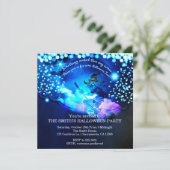 Bewitching Flying Witch Halloween Party Uitnodigin Kaart (Staand voorkant)