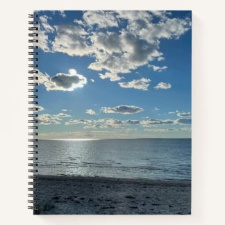 Bewolkte Blauwe Lucht Lege Strand Notitieboek