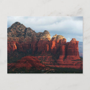 Bewolkte Coffee Pot Rock in Sedona Arizona Briefkaart