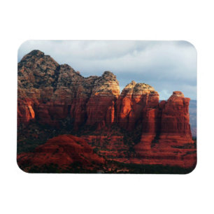 Bewolkte Coffee Pot Rock in Sedona Arizona Magneet