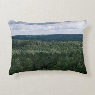 Bewolkte Dag Boven Groene Bos Landschap Foto Accent Kussen