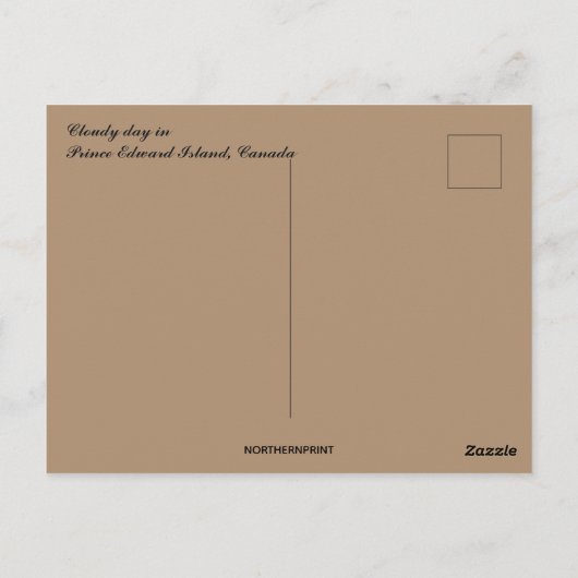 bewolkte dag op een strand op Prince Edward Island Briefkaart (Achterkant)