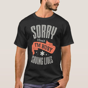 Bezig met opslaan van levens Ironic EMT Paramedic T-shirt