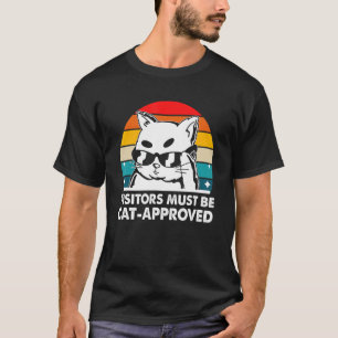 Bezoekers moeten door katten goedgekeurd zijn Kat  T-shirt