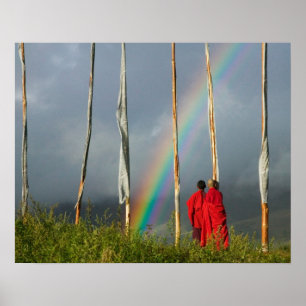 Bhutan, dorp Gangtey, regenboog boven twee monnike Poster