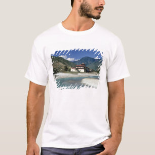 Bhutan, Punaka. De rivier de Mo Chhu stroomt voorb T-shirt