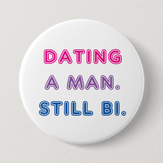 Bi Pride — Een Man drinken. Nog steeds Bi. Ronde Button 7,6 Cm