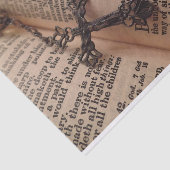 Bible antique avec le papier de soie de soie de (Détail)