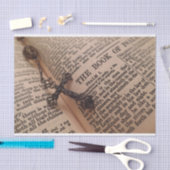 Bible antique avec le papier de soie de soie de (Artisanat)