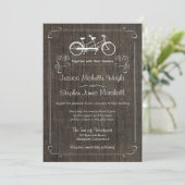 Bicyclette pour deux invitations en bois rustiques (Debout devant)