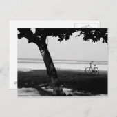 Bicyle op een strand briefkaart (Voorkant / Achterkant)