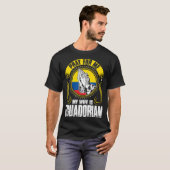 Bid voor mij mijn vrouw is Ecuadoriaanse grappenma T-shirt (Voorkant volledig)