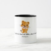 Bien qu'elle soit mais peu de tasse de café (Centre)