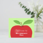 Bienvenue retour de la carte postale de l'enseigna (Debout devant)