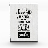 Bier-drinkbaarder in de hand fotoblokken (Voorkant)