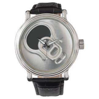 bier kan open drink metalen tank bovenaan horloge
