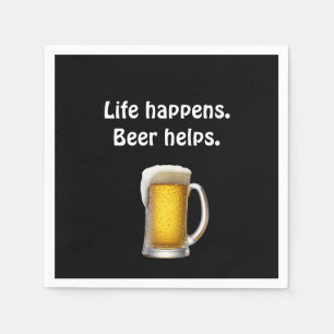 Bier met quote op zwart servet