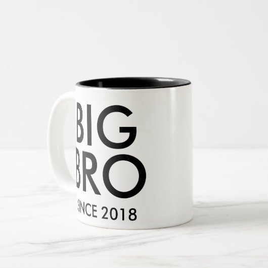 Big Brother Sinds je datum toevoegt Tweekleurige Koffiemok (Voorkant links)