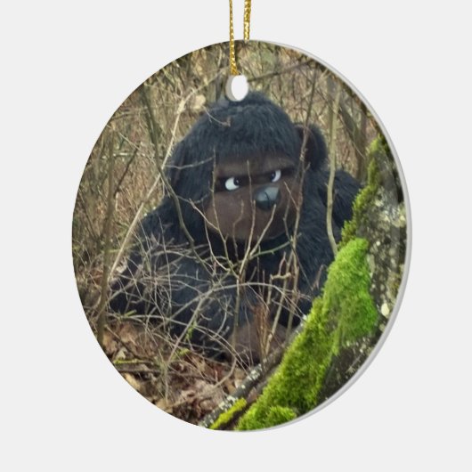 Big Foot in het bos Keramisch Ornament (Links)