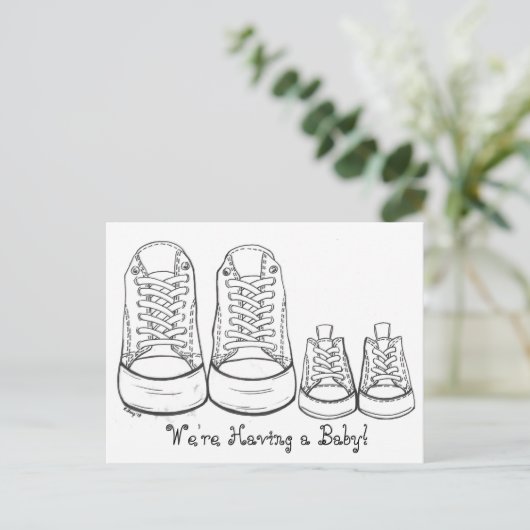 Big Little Sneakers New Baby Birth kondiging Aankondigingskaart (Staand voorkant)