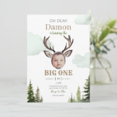 Big One Hunting First Birthday Photo Invitation (Debout devant)