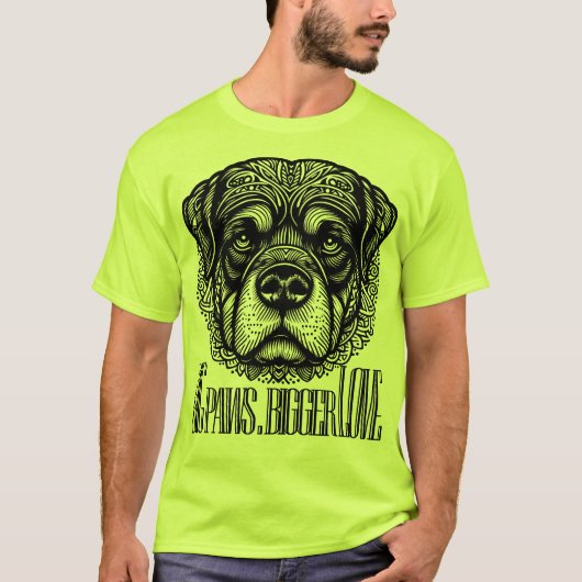 Big Paws, Bigger Love - Rottweiler T-shirt (Voorkant)