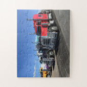 Big Rig Trucks bij VS Truck Stop Legpuzzel (Verticaal)