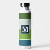 Big Stripes in blauw en groen met Monogram Waterfles (Links)