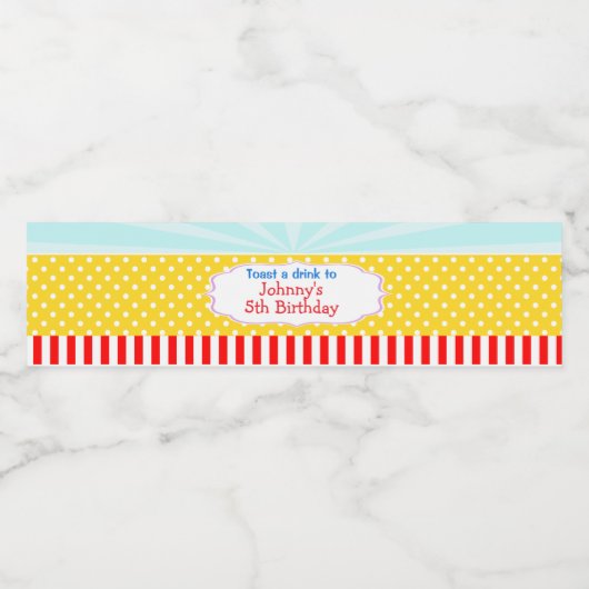 Big Top Circus Carnival Birthday in Red Waterfles Etiket (Enkel label)