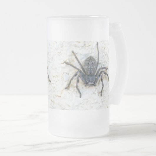 Big Vrouw Huntsman Spider Matglas Bierpul (Voorkant rechts)
