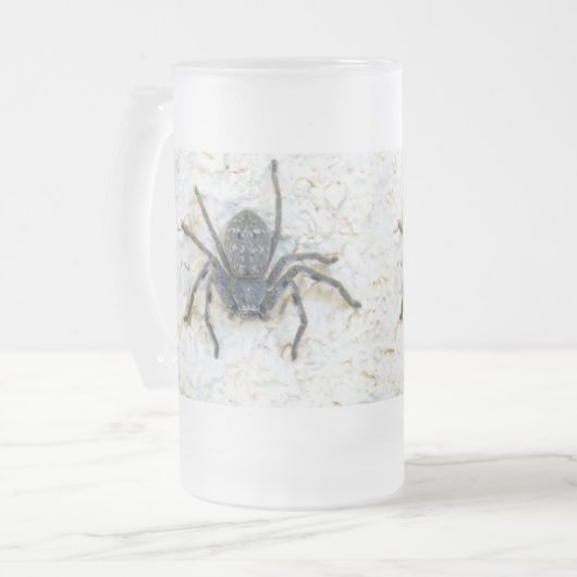 Big Vrouw Huntsman Spider Matglas Bierpul (Voorkant links)