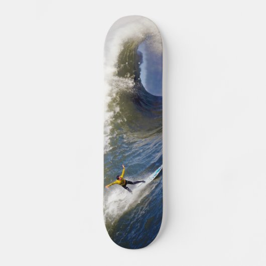 Big Wave bij de Mavericks Surfred Competition Skateboard (Voorkant)
