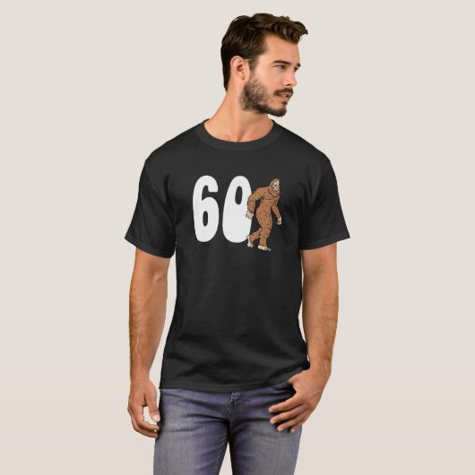 Bigfoot 60Th Sixtieth Birthday Sasquatch 60 Year O T-shirt (Voorkant volledig)