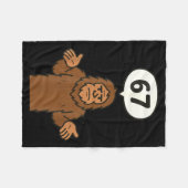 Bigfoot 67 Meme Six Seven Funny Sasquatch  Fleece Deken (Voorkant (Horizontaal))