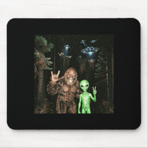 Bigfoot alien ufo selfie grappige sasquatch meme m muismat