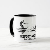 Bigfoot and Nessie Loch Ness Personalized Text Mok (Voorkant links)