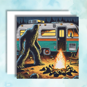 Bigfoot bij Campfire en Retro Rv Kaart