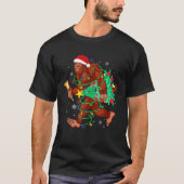 Bigfoot Carrier met kerstboom Sasquatch Believer T-shirt (Voorkant)