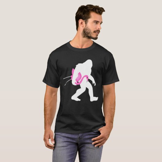 Bigfoot Carrying Lawn Flamingo Funny Sasquatch T-shirt (Voorkant volledig)