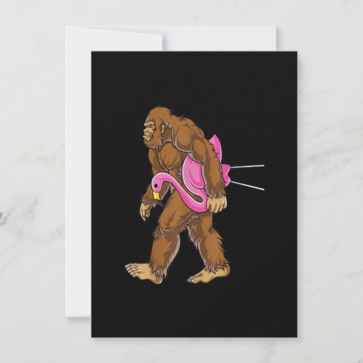 Bigfoot Carrying Lawn Flamingo T Shirt Funny Sasqu Kaart (Voorkant)