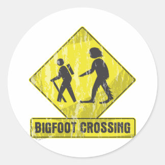 Bigfoot Crossing Ronde Sticker