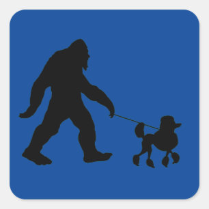 Bigfoot die zijn poedel loopt vierkante sticker