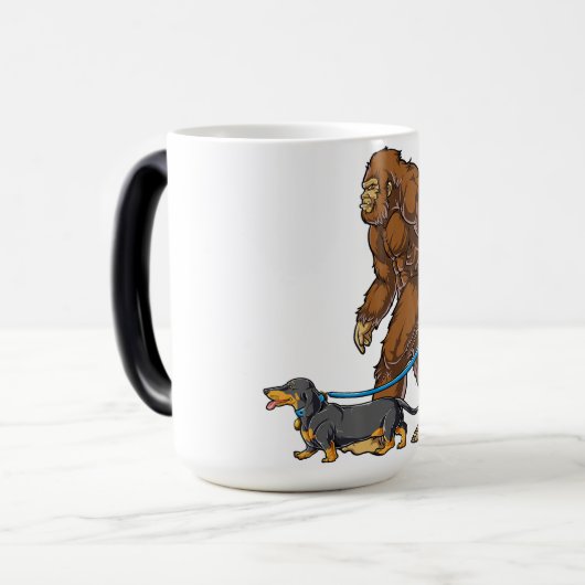 Bigfoot Dog Walk Dachshund T Sasquatch Kinder Mann Magische Mok (Voorkant links)