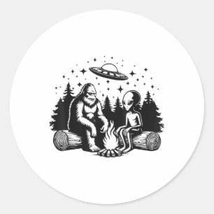 Bigfoot en buitenaardse kampvuurgeschenken voor bu ronde sticker