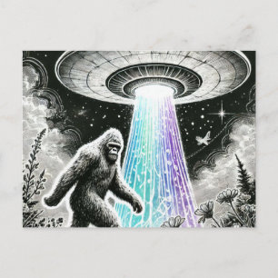 Bigfoot en een ufo in het bos Briefkaart