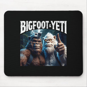 Bigfoot en yeti selfie grappig kamperen wandelen c muismat