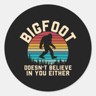 Bigfoot gelooft niet in jou   Bigfoot Retro Ronde Sticker