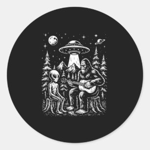Bigfoot gitaar spelend met alien en ufo ronde sticker