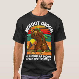 Bigfoot Groom Retro Sunset Squatchy Weddenschap T-shirt